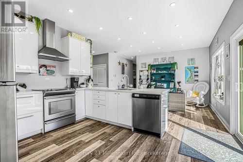 621 Lindsay  30 Road, Northern Bruce Peninsula, ON - Indoor Photo Showing Kitchen With Upgraded Kitchen