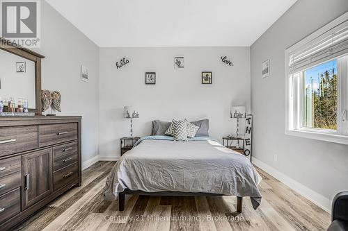 621 Lindsay  30 Road, Northern Bruce Peninsula, ON - Indoor Photo Showing Bedroom