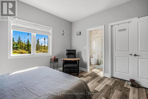 621 Lindsay  30 Road, Northern Bruce Peninsula, ON - Indoor Photo Showing Bedroom