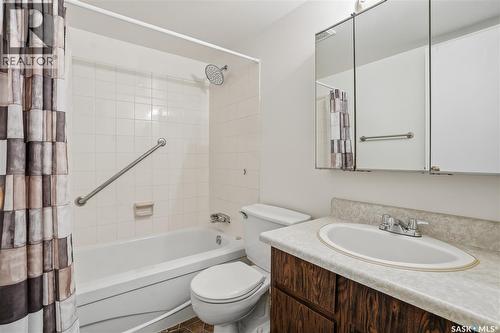 184 160 Gore Place, Regina, SK - Indoor Photo Showing Bathroom