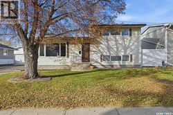 128 Yarnton CRESCENT  Regina, SK S4R 4A3