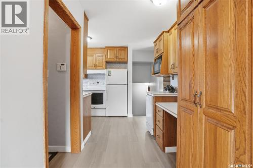128 Yarnton Crescent, Regina, SK - Indoor Photo Showing Kitchen
