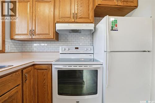 128 Yarnton Crescent, Regina, SK - Indoor Photo Showing Kitchen
