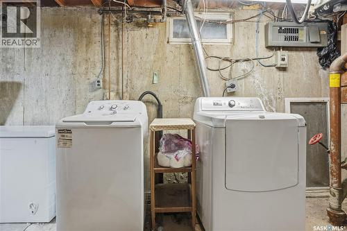 128 Yarnton Crescent, Regina, SK - Indoor Photo Showing Laundry Room