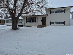 128 Yarnton CRESCENT  Regina, SK S4R 4A3