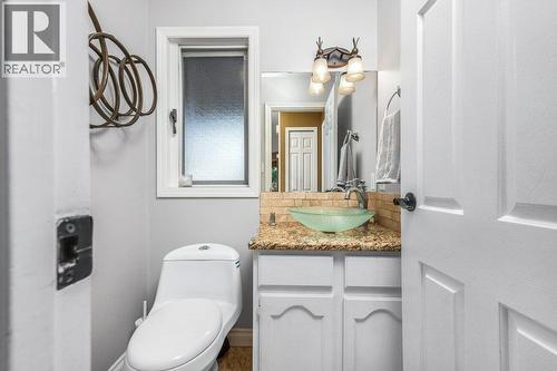 3221 Crosby Road, Vernon, BC - Indoor Photo Showing Bathroom