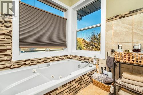 3221 Crosby Road, Vernon, BC - Indoor Photo Showing Bathroom
