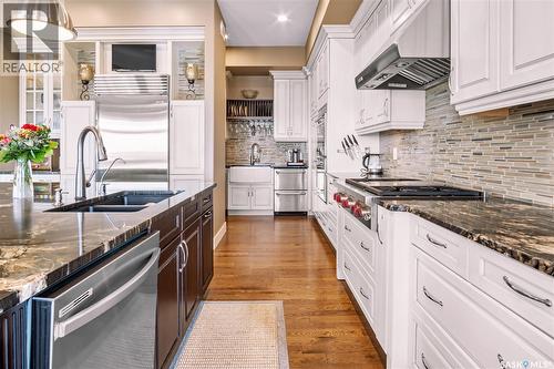 8099 Wascana Gardens Crescent, Regina, SK - Indoor Photo Showing Kitchen With Double Sink With Upgraded Kitchen