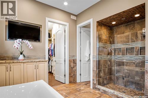 8099 Wascana Gardens Crescent, Regina, SK - Indoor Photo Showing Bathroom