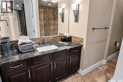 8099 Wascana Gardens Crescent, Regina, SK - Indoor Photo Showing Bathroom