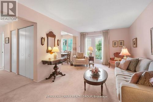 625 Trelawny Private, Ottawa, ON - Indoor Photo Showing Living Room