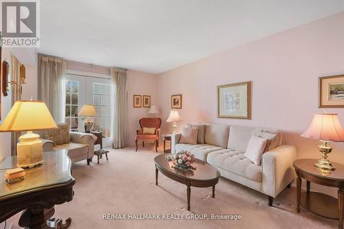 625 Trelawny Private, Ottawa, ON - Indoor Photo Showing Living Room