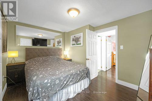 128 Crosthwaite Avenue N, Hamilton, ON - Indoor Photo Showing Bedroom