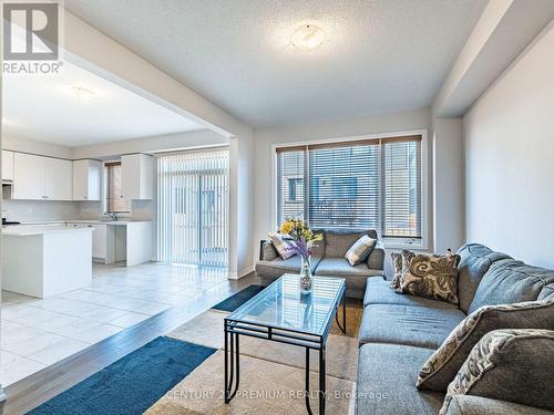 60 Yale Drive, Hamilton, ON - Indoor Photo Showing Other Room