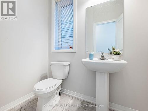 60 Yale Drive, Hamilton, ON - Indoor Photo Showing Bathroom