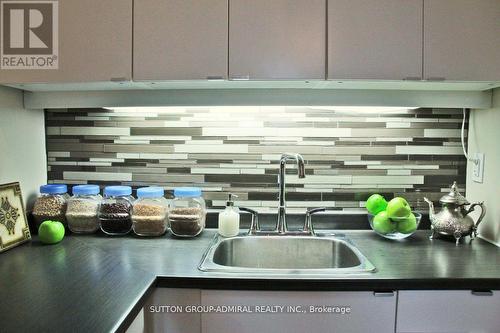 164 Wentworth Street S, Hamilton, ON - Indoor Photo Showing Kitchen