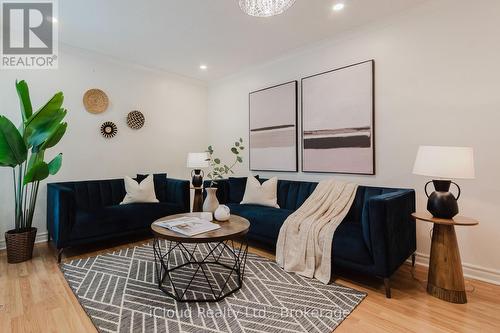 19 Goodwood Drive, Markham, ON - Indoor Photo Showing Living Room