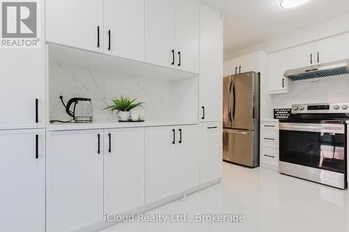 19 Goodwood Drive, Markham, ON - Indoor Photo Showing Kitchen