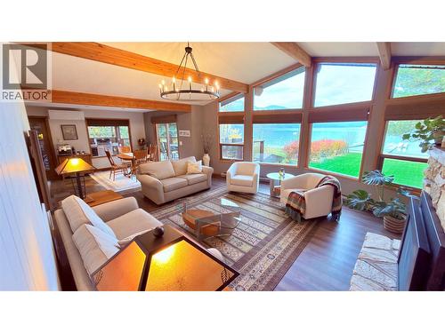 102 Sandner Road, Christina Lake, BC - Indoor Photo Showing Living Room