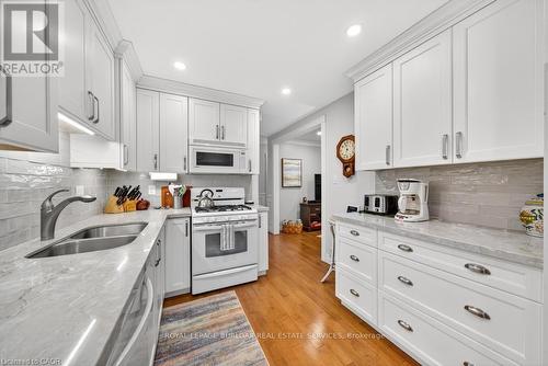 677 Powell Court, Burlington, ON - Indoor Photo Showing Kitchen With Double Sink