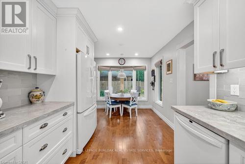 677 Powell Court, Burlington, ON - Indoor Photo Showing Kitchen