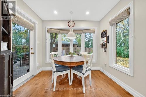 677 Powell Court, Burlington, ON - Indoor Photo Showing Dining Room