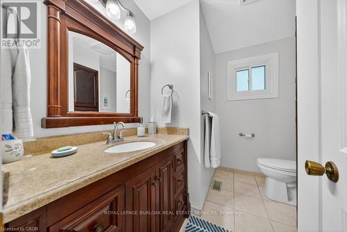 677 Powell Court, Burlington, ON - Indoor Photo Showing Bathroom