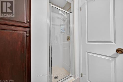 677 Powell Court, Burlington, ON - Indoor Photo Showing Bathroom