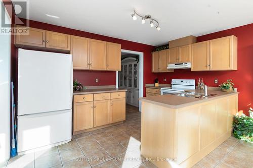518 Sandcherry Drive, Burlington, ON - Indoor Photo Showing Kitchen