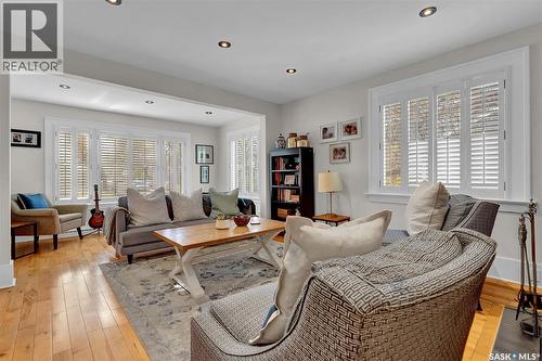 2736 Regina Avenue, Regina, SK - Indoor Photo Showing Living Room
