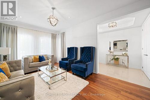 545 Clifford Perry Place, Newmarket, ON - Indoor Photo Showing Living Room