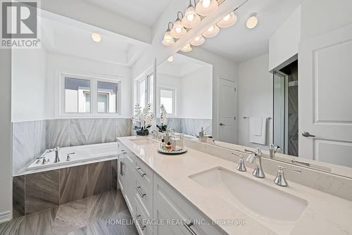545 Clifford Perry Place, Newmarket, ON - Indoor Photo Showing Bathroom