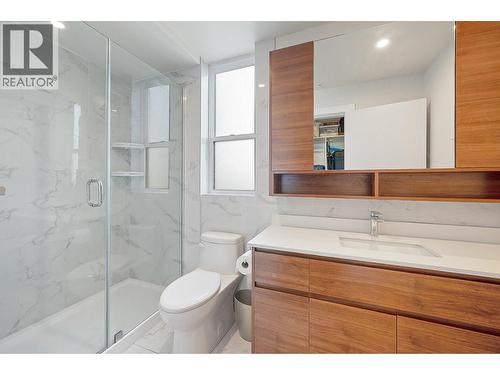 1925 Enterprise Way Unit# 302, Kelowna, BC - Indoor Photo Showing Bathroom