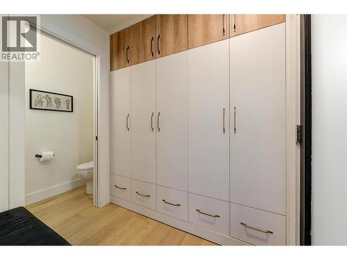 985 Manhattan Drive, Kelowna, BC - Indoor