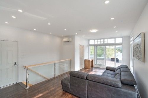 Mezzanine - 8-20 Rue Larocque O., Sainte-Agathe-Des-Monts, QC - Indoor