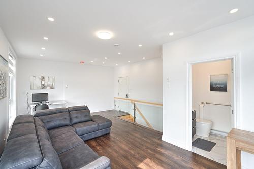 Mezzanine - 8-20 Rue Larocque O., Sainte-Agathe-Des-Monts, QC - Indoor Photo Showing Living Room