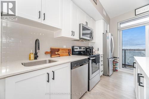 1505 - 3700 Highway 7 Road, Vaughan, ON - Indoor Photo Showing Kitchen