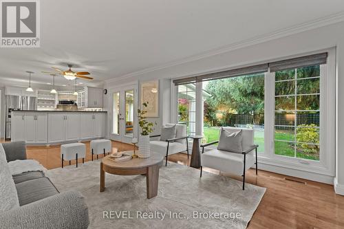 36 Confederation Drive, Niagara-On-The-Lake (Town), ON - Indoor Photo Showing Living Room