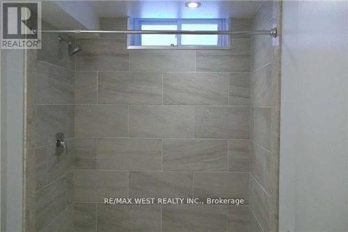 Lower - 111 Lippincott Street, Toronto, ON - Indoor Photo Showing Bathroom