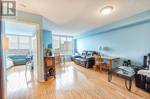 1003 - 5001 Finch Avenue E, Toronto, ON - Indoor Photo Showing Living Room