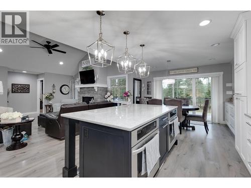 8458 Westcrest Drive, Prince George, BC - Indoor Photo Showing Kitchen With Upgraded Kitchen