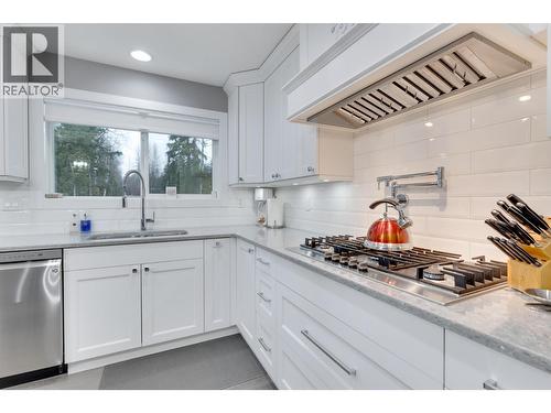 8458 Westcrest Drive, Prince George, BC - Indoor Photo Showing Kitchen With Upgraded Kitchen