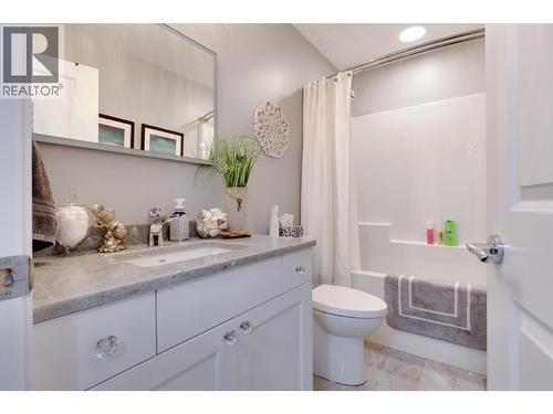 8458 Westcrest Drive, Prince George, BC - Indoor Photo Showing Bathroom