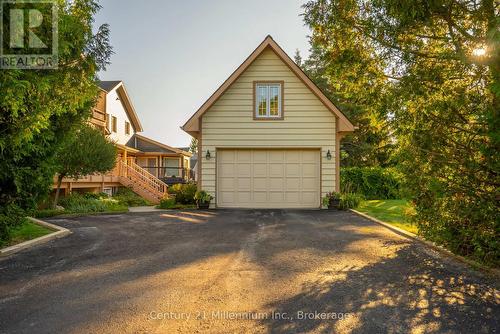 Garage with loft and double wide drive - 130 Pioneer Lane, Blue Mountains, ON - Outdoor