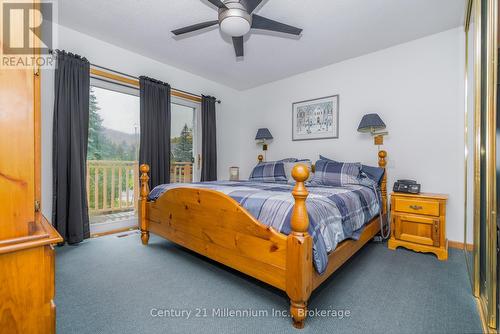 130 Pioneer Lane, Blue Mountains, ON - Indoor Photo Showing Bedroom