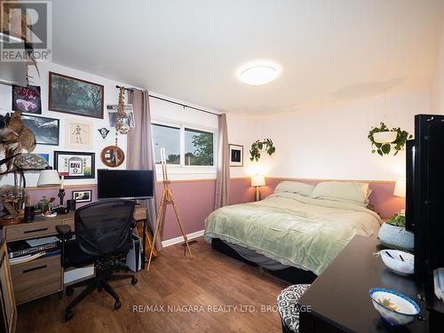 15 Michael Drive S, Port Colborne (Sugarloaf), ON - Indoor Photo Showing Bedroom