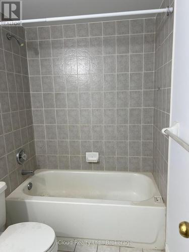 3956 Manatee Way, Mississauga, ON - Indoor Photo Showing Bathroom