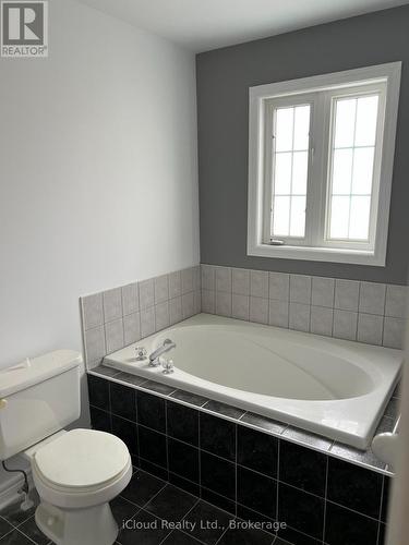 3956 Manatee Way, Mississauga, ON - Indoor Photo Showing Bathroom