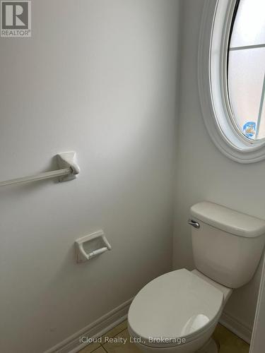 3956 Manatee Way, Mississauga, ON - Indoor Photo Showing Bathroom