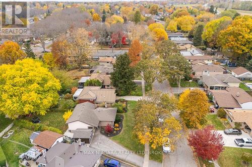 5674 Hillcrest Crescent, Niagara Falls (Church'S Lane), ON - Outdoor With View